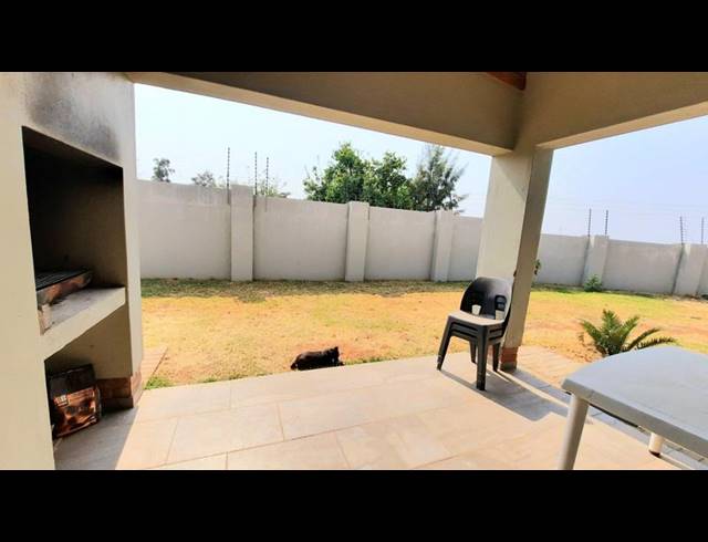 3 BEDROOM TOWNHOUSE FOR SALE IN WATERKLOOF EAST